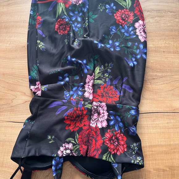 Beautiful Guess Dress Spring - Picture 2 of 3